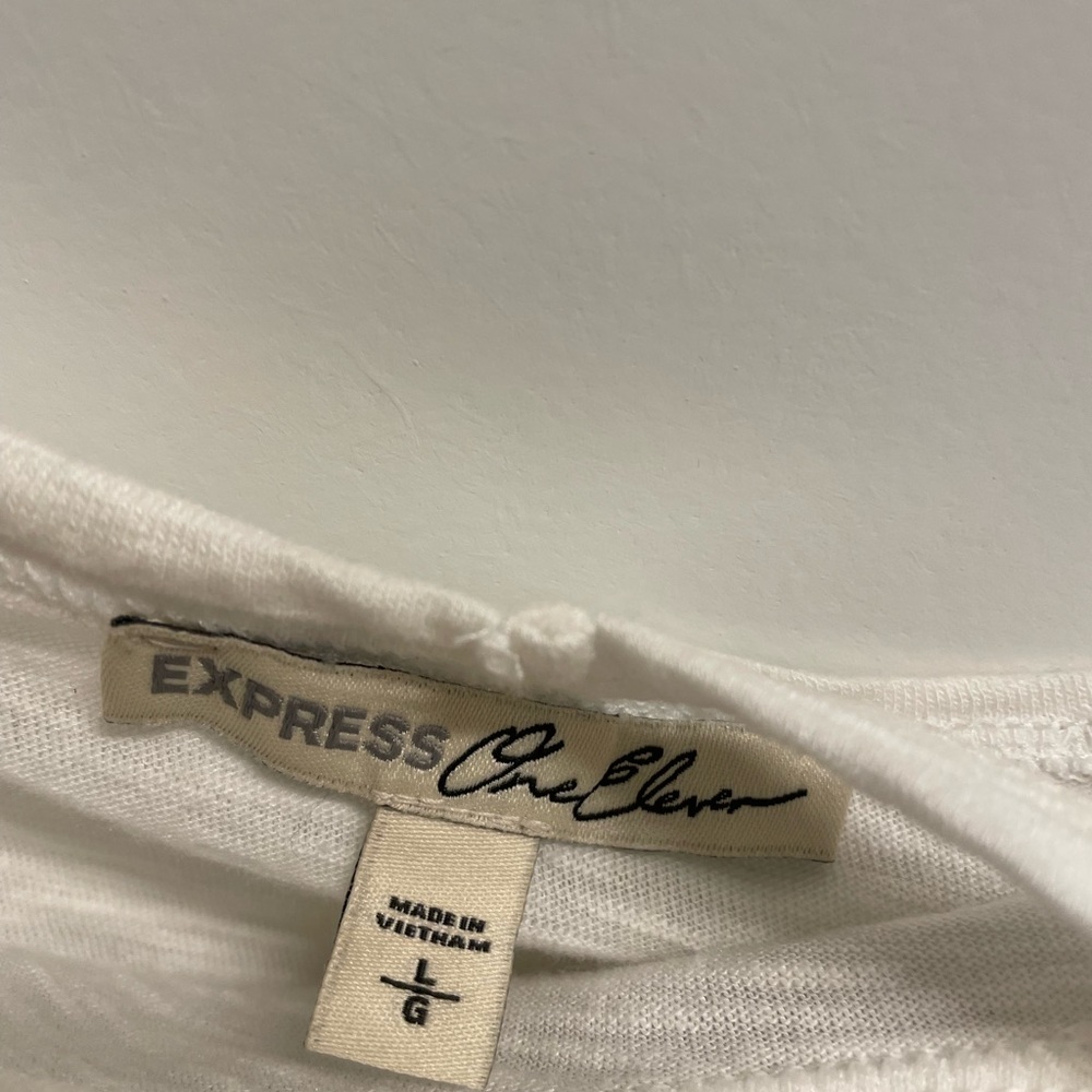 Express Cropped Tee - Picture 2 of 3